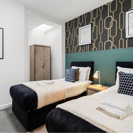 Modern Spacious Three Bedrooms With Private Garden 卡迪夫 外观 照片