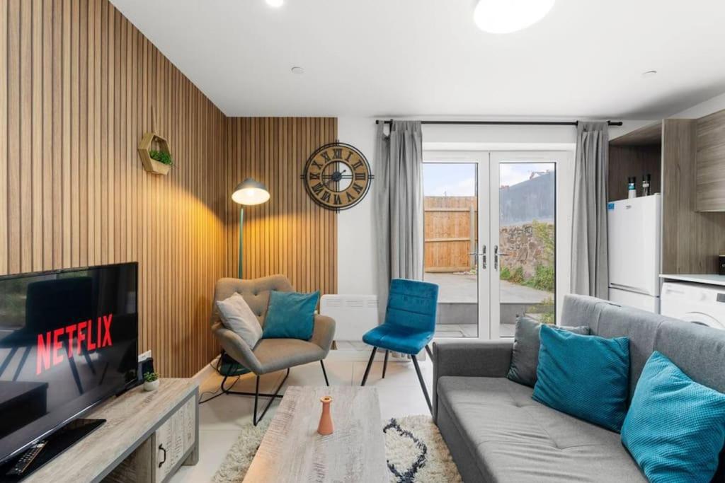 Modern Spacious Three Bedrooms With Private Garden 卡迪夫 外观 照片